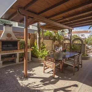 Casa Adosada Con Piscina Comunitaria Solo Familias No Grupos De Jovenes Salou